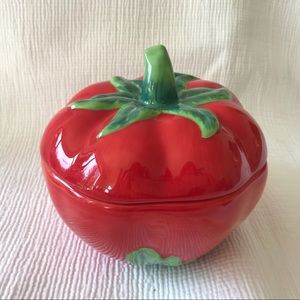 Tomato shaped bowl w lid